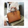 7 Sac à main et porte documents pour femme en cuir de finition peau de crocodile macbook pro air bandoulière noir et marron brun